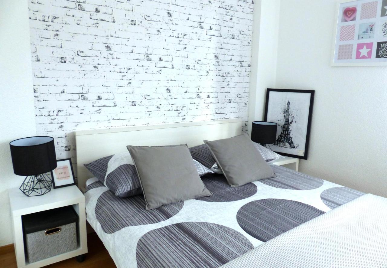 Iris Beach Apartments คาชเตลา ภายนอก รูปภาพ