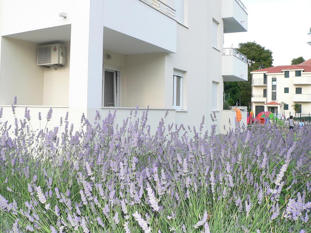 Iris Beach Apartments คาชเตลา ภายนอก รูปภาพ