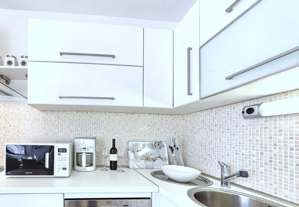 Iris Beach Apartments คาชเตลา ภายนอก รูปภาพ