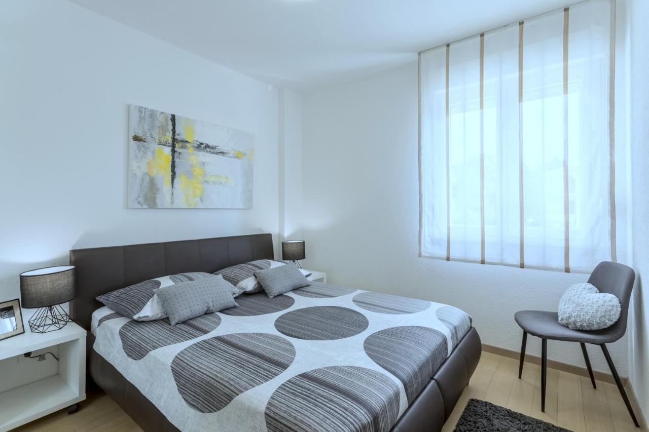 Iris Beach Apartments คาชเตลา ภายนอก รูปภาพ