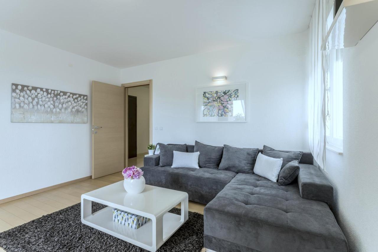 Iris Beach Apartments คาชเตลา ภายนอก รูปภาพ