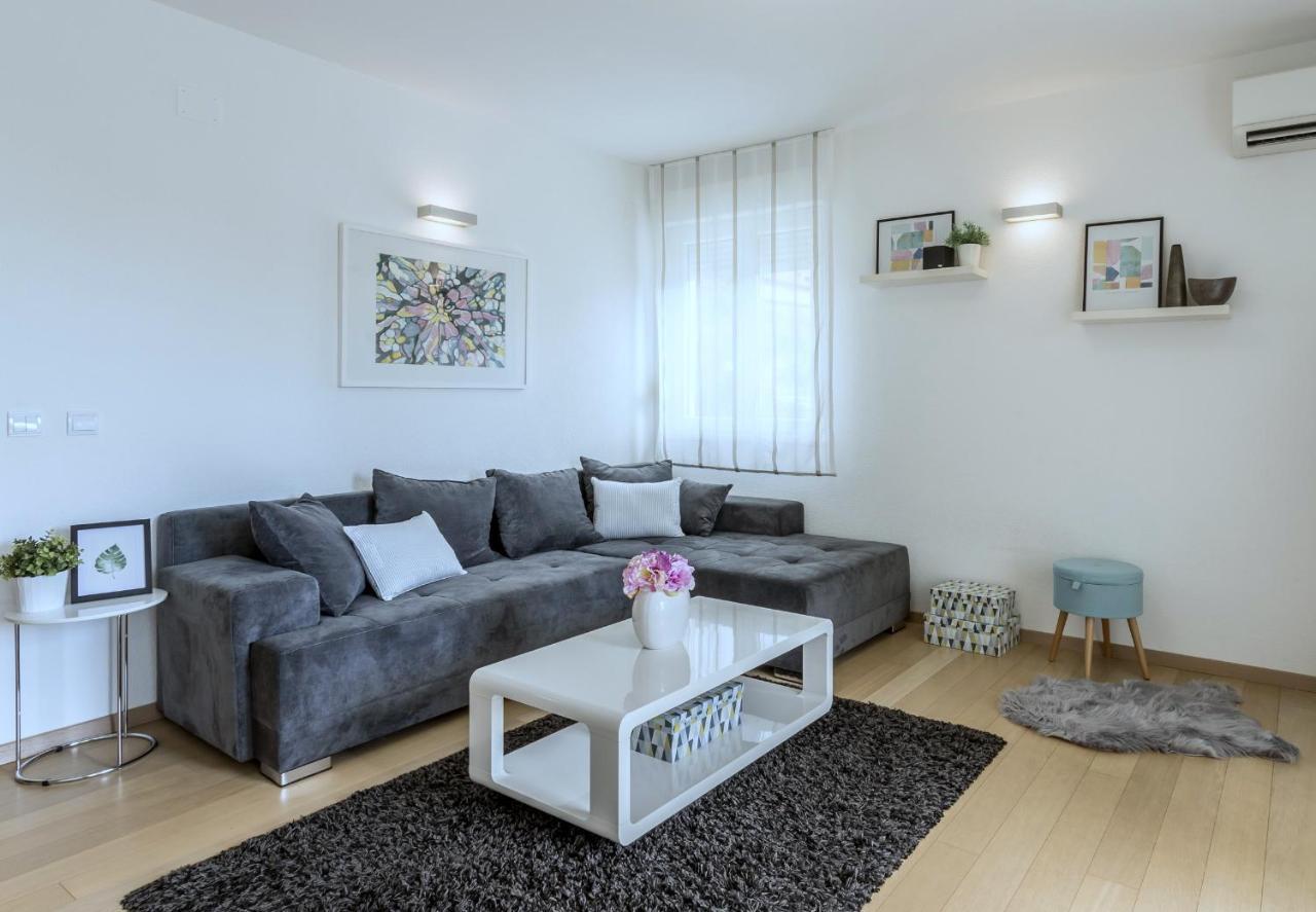 Iris Beach Apartments คาชเตลา ภายนอก รูปภาพ