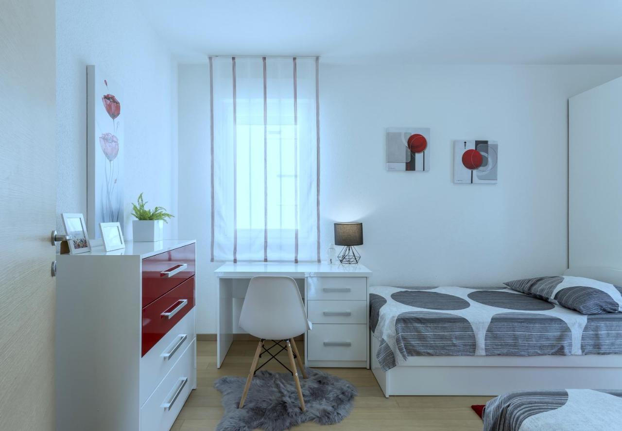 Iris Beach Apartments คาชเตลา ภายนอก รูปภาพ