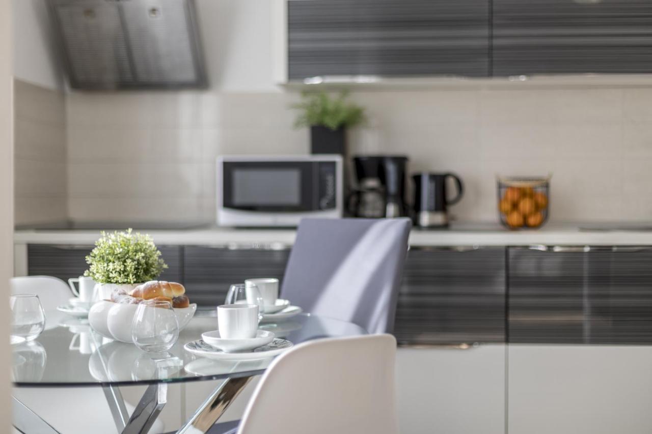 Iris Beach Apartments คาชเตลา ภายนอก รูปภาพ